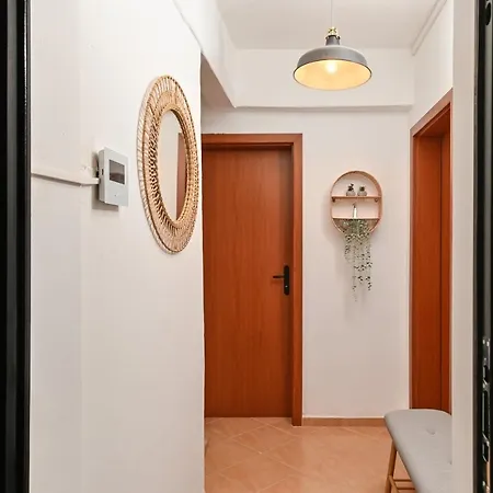 Cosy&art 1bd Next To Slaveykov Square Sofia